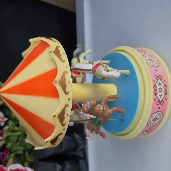 Classic Horse Carousel Music Box 1970's - Picture 4 of 10
